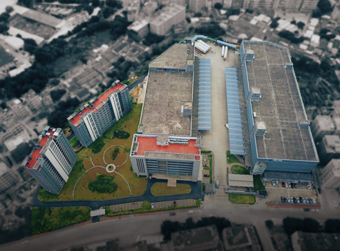 自带标准写字楼、员工宿舍、食堂等功能用房。仓储办公、生活，一站式满足 